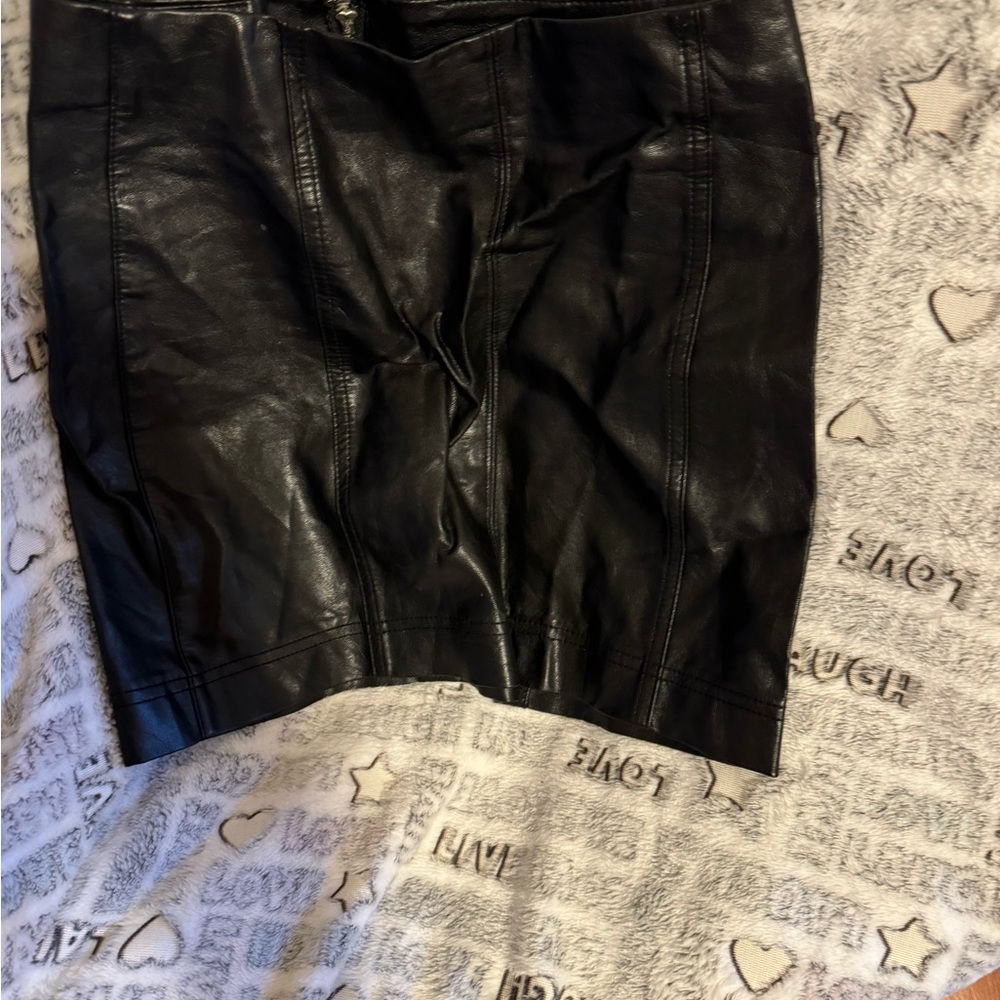Skirt - Picture 2 of 2